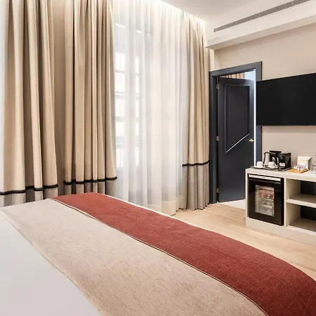Hotel Catalonia Puerta Del Mar 4*